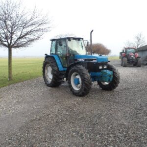 TRACTEUR AGRICOLE FORD 8240